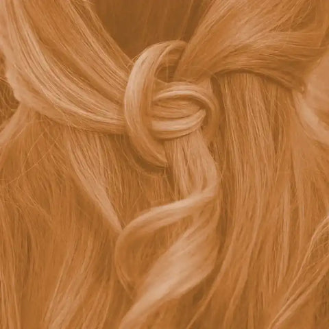 Geflochtenes warmes blonder Haar, Nahaufnahme, Frisur, geschwungene Strähnen