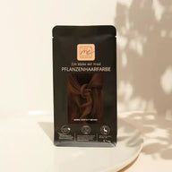 That's me! Organic Pflanzenhaarfarbe Warm Chestnut Brown Verpackung auf weißem Teller