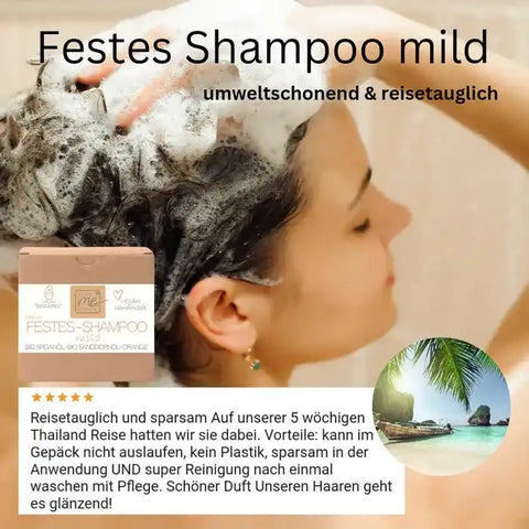Frau wäscht Haare mit festem Shampoo mild, plastikfrei, umweltschonend, reisetauglich.