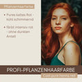 Frau mit intensiv rot gefärbtem Haar, Pflanzenhaarfarbe Werbung, kühles, reines Rot.