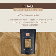 Pflanzenhaarfarbe Packung auf blondem Haar, Text zur Nachfärbung und Inhaltshinweis