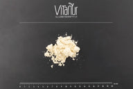 Bio Haferdrink Pulver auf schwarzem Hintergrund mit Lineal, VitaPur Logo oben