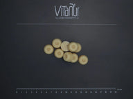 Bio Zahnkristalle Xylit Ingwer Bonbons auf schwarzem Hintergrund mit VITANUR Logo und Lineal