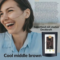 Lächelnde Frau mit kurzem, braunem Haar, daneben Pflanzenhaarfarbe Cool Middle Brown Produktpackung, Text Superfood mit starker Deckkraft