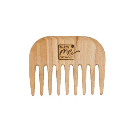Breiter Holzkamm aus hellem Holz mit Logo 'That's Me Organic' auf weißem Hintergrund