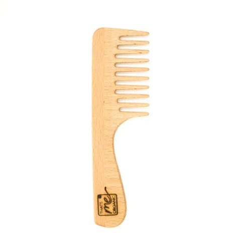Kamm aus Holz mit breiten Zähnen, Logo That's Me Organic, auf weißem Hintergrund