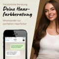 Frau mit langen braunen Haaren, Handy mit Chat, Haarfarbberatung Werbung