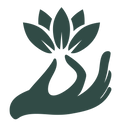 Hand hält eine Blüte als Symbol für sorgfältig geprüfte Qualität