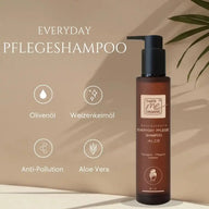 Bio Everyday Pflegeshampoo Flasche mit Olivenöl, Weizenkeimöl, Aloe Vera auf beigem Hintergrund