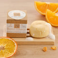 Festes Shampoo mit Bio-Arganöl und Orange, vegane Naturkosmetik, Seifenstück, Orangenscheiben